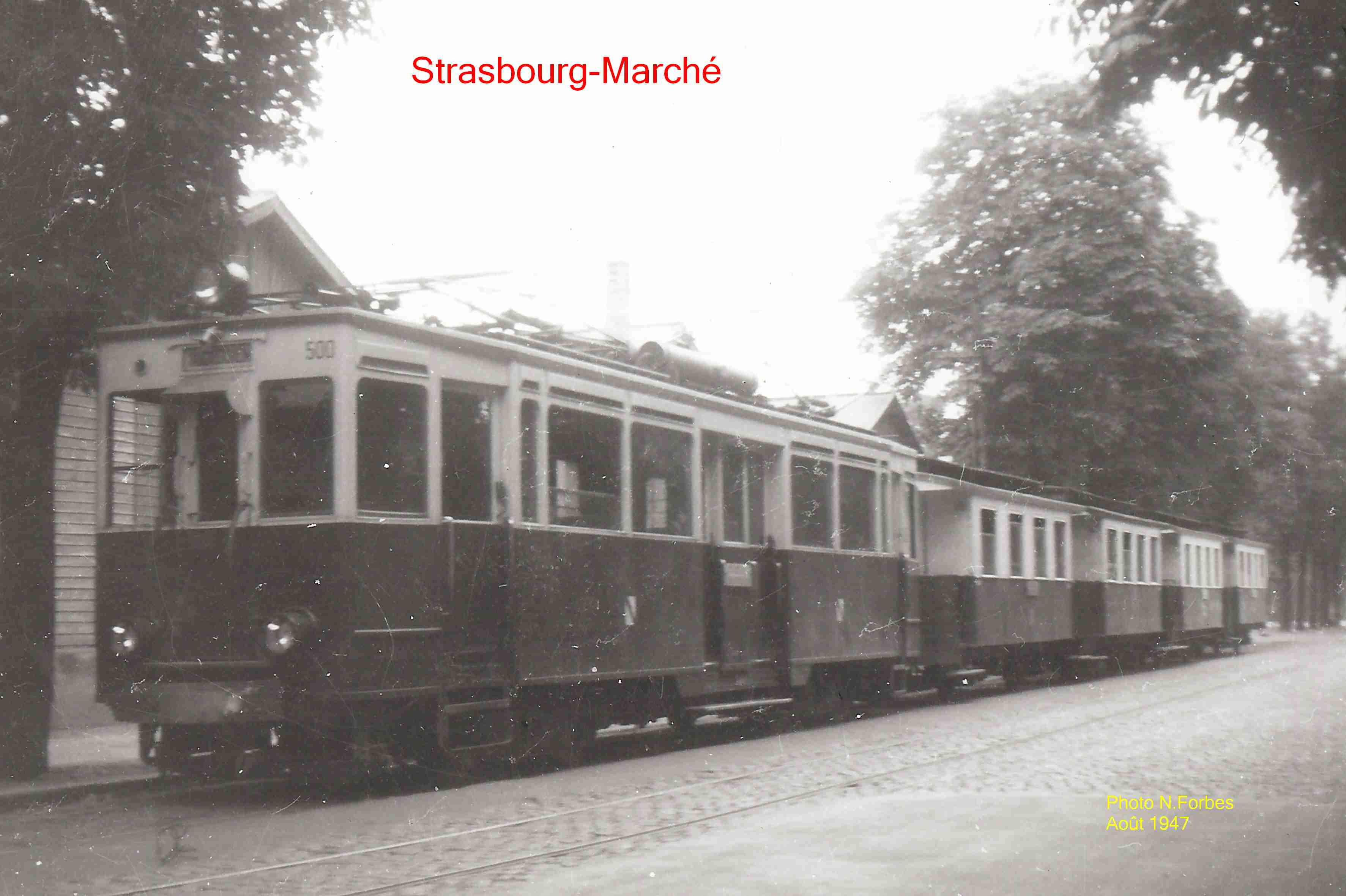 L'automtrice n° 500 et ses quatre remorques au terminus de Strasbourg-Marché.